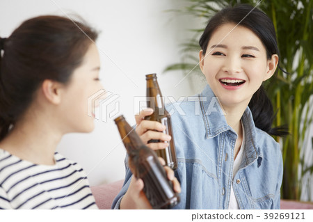 Roommate, share house, young woman, korean 39269121