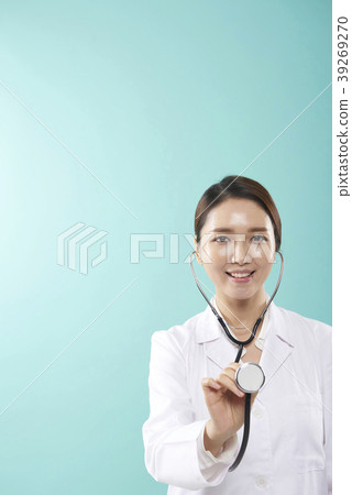 Female doctor Female doctor 39269270