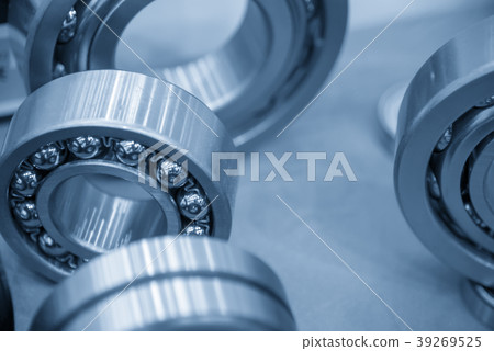 Close-up of the metal ball  bearing 39269525