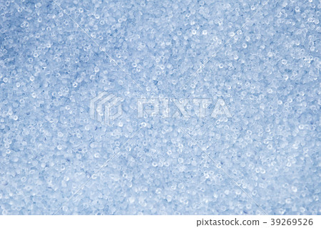 The raw polymer  material  39269526