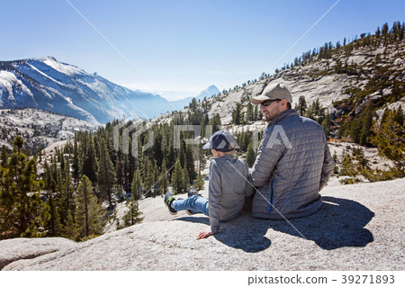 family in yosemite 39271893