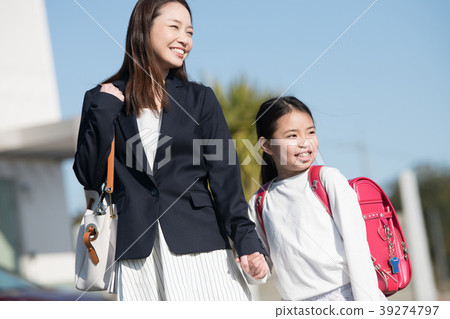 图库照片 父母身份 父母和小孩 小学生