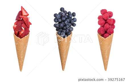 Ice cream cones with fresh fruits Ice cream cones with fresh fruits 39275167