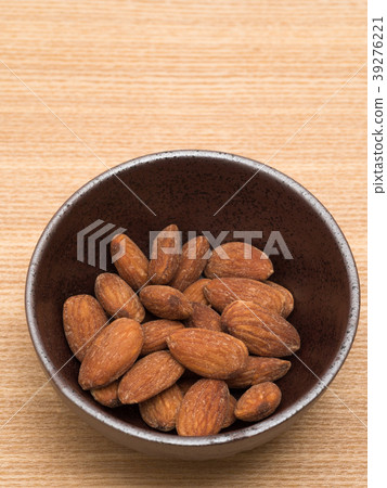 Almond Almond 39276221