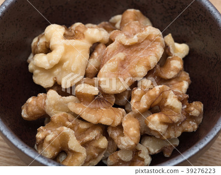Walnut Walnut 39276223