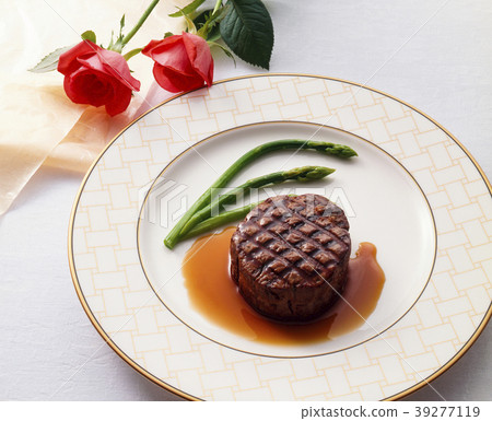 Fillet steak 39277119