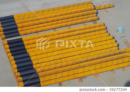 並排的建築材料 39277204