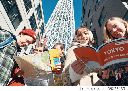 Foreign tourists who travel to Tokyo Foreign tourists who travel to Tokyo 39277485