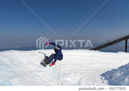 滑雪板女性銀行障礙滑雪 滑雪板女性銀行障礙滑雪 39277883
