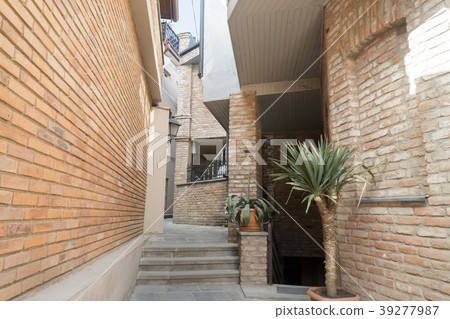 Old street in Tbilisi 39277987
