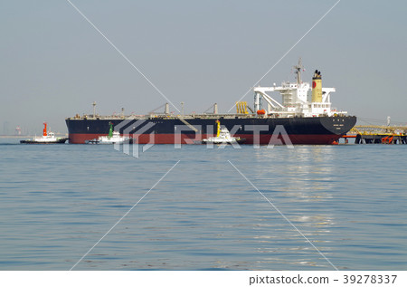 Large tanker loading and unloading 39278337