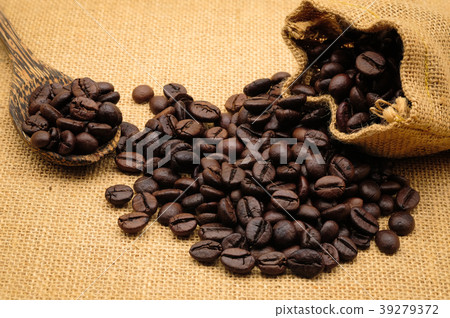 Roasted Coffee beans 39279372