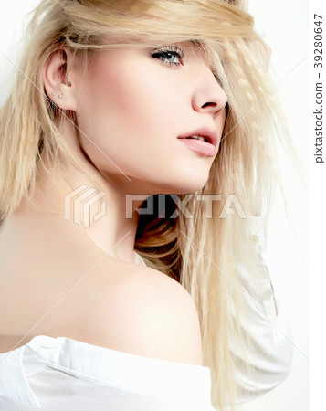 model Girl Beauty Portrait. Hair Style. Blonde  model Girl Beauty Portrait. Hair Style. Blonde  39280647