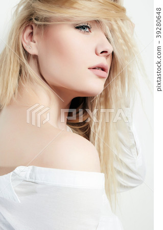 model Girl Beauty Portrait. Hair Style. Blonde  39280648