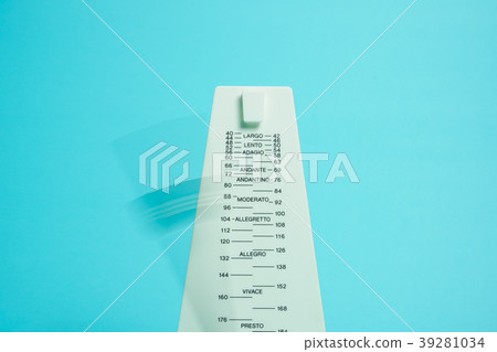 Image of metronome rhythm, music (music), tempo, etc. Light blue background Image of metronome rhythm, music (music), tempo, etc. Light blue background 39281034