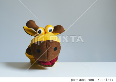 行動的木偶動物被充塞的玩具長頸鹿 39281255