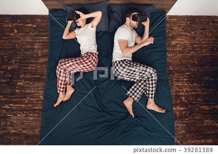 Top view. Sleep poses for couples. Top view. Sleep poses for couples. 39281389