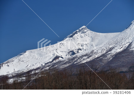 取自Sunahara山西側的斜坡，北海道森町的雪景，早春的湛藍天空 39281406