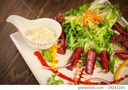 alad with fresh vegetables and caramelized beet alad with fresh vegetables and caramelized beet 39283165