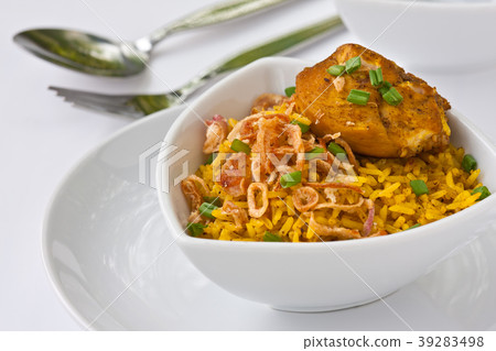 Modern thai food, Saffron rice with chiken. 39283498