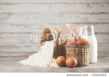 Eggs, flour and milk 39283882