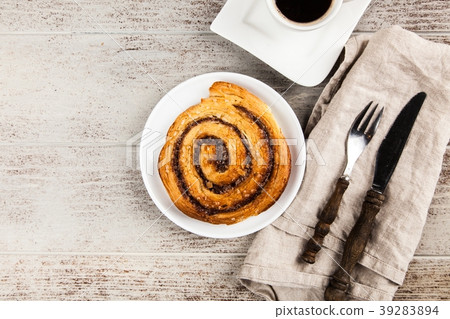 Traditional cinnamon rolls 39283894