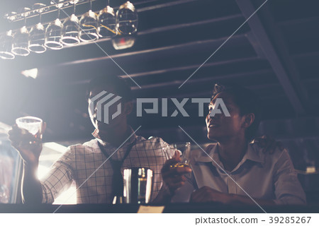 bartender in counter at nightclub 39285267