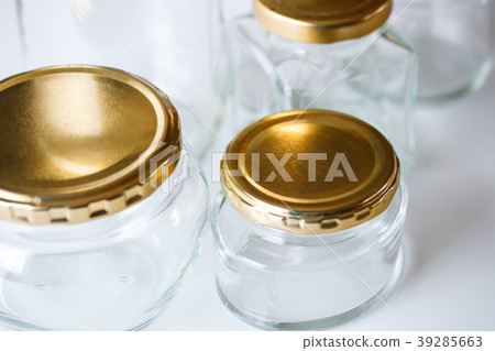 Empty bottle 39285663