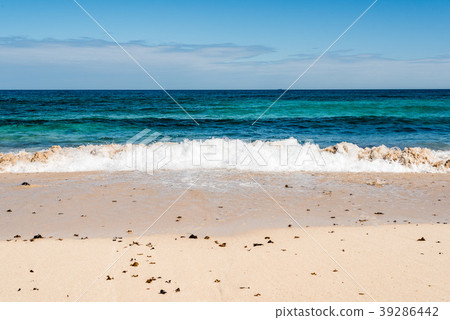 Beautiful beach, sea and blue sky Beautiful beach, sea and blue sky 39286442