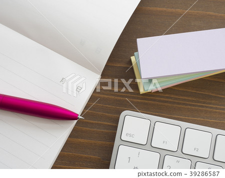 Business image · keyboard · memo · sticky note · female Business image · keyboard · memo · sticky note · female 39286587