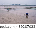 Vietnamese farmer at rice field 39287022