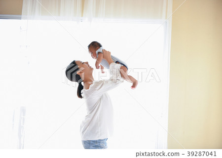 Newborn Concept. Mother and child on a white bed. Mom and baby b 39287041