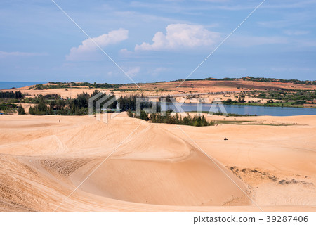 Phan Thiet sand dunes 39287406