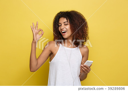 Lifestyle Concept - Portrait of beautiful African Lifestyle Concept - Portrait of beautiful African 39289806