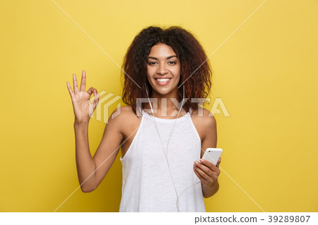 Lifestyle Concept - Portrait of beautiful African Lifestyle Concept - Portrait of beautiful African 39289807