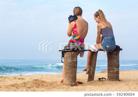 Two friends rest Two friends rest 39290004