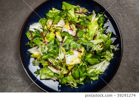 Fresh green salad Fresh green salad 39291274