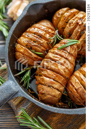 Potatoes in their skins baked with rosemary. Potatoes in their skins baked with rosemary. 39291384
