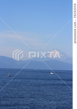 Mt. Fuji seen from Miura Peninsula Shiroshima and Nagatsu Gurosaki Mt. Fuji seen from Miura Peninsula Shiroshima and Nagatsu Gurosaki 39292058