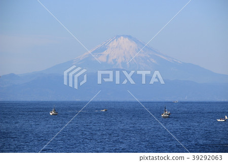 Mt. Fuji seen from Miura Peninsula Shiroshima and Nagatsu Gurosaki 39292063
