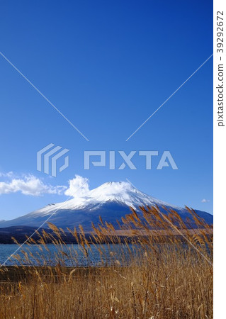 Scenery of Mt. Fuji · Lake Yamanaka 39292672