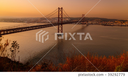 Ponte 25 de Abril bridge, Lisbon, Portugal 39292779