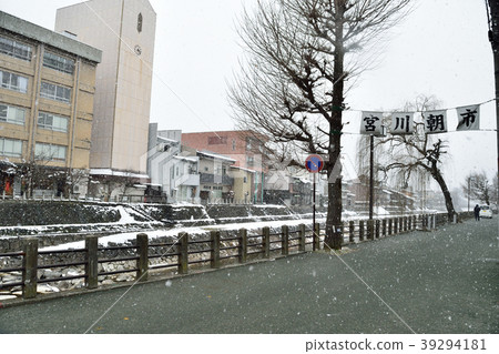 Hida Takayama in the evening Miyagawa morning market in the evening (January) 39294181