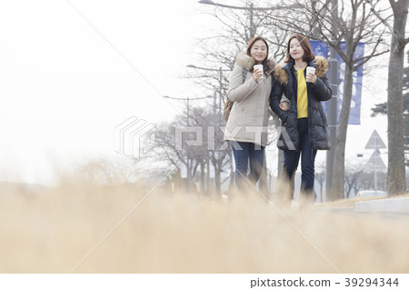 Couple, friend, travel, Gangneung, Gangwon-do 39294344