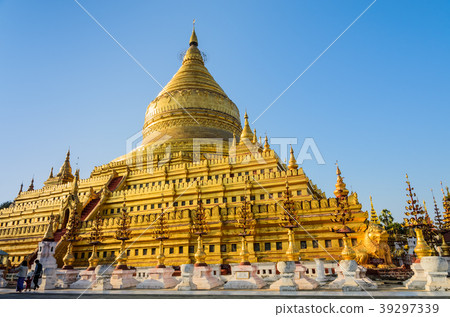 Shwezigon pagoda in Bagan, Myanmar 39297339