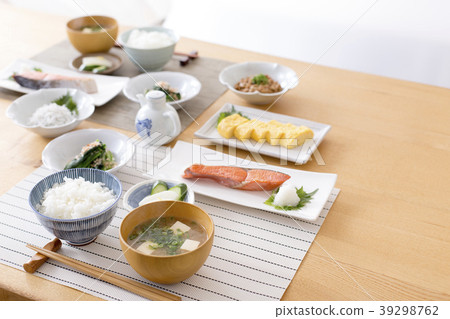 Japanese meal table 39298762