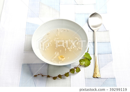 Sikhye and cutlery, bowl, crepe, maple leaf 39299119
