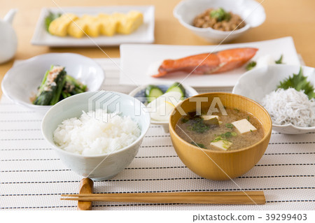 Japanese set menu Japanese set menu 39299403