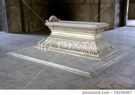 Marble Tomb Monument 39299467
