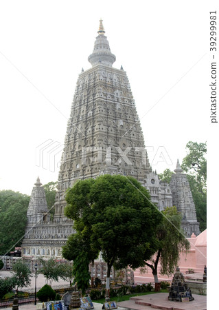 Mahabodi Temple, Bodhgaya 39299981